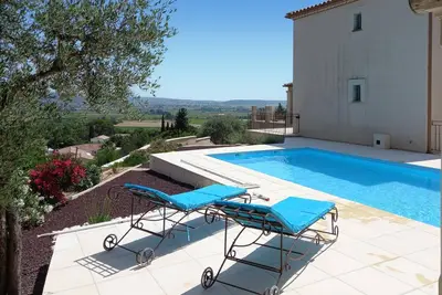 Image de Belle maison à Calvisson avec WiFi