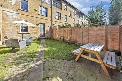 Image de Charming & Spacious 3-Bed Home | Minutes from Angel Station & Vibrant Islington