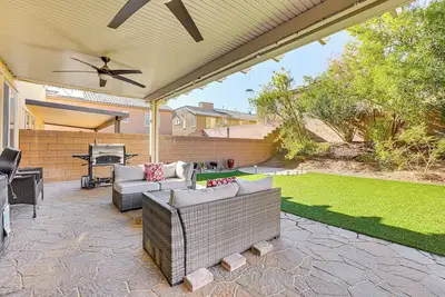 Image de 1 Mi to Aliante Casino: Townhome w/ Fenced Yard!
