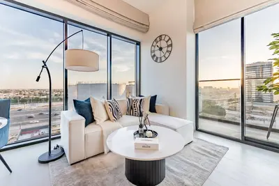 Image de City Views 1br Close to Golf Course & Attractions, Binghatti Venus, Jumeirah Village Circle