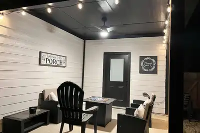 Image de Mins to Granbury Medical Center-Marina-Stunning Kitchen-Smart TVs-Gas Firepit