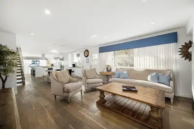 Image de Perfect Beach House with Bay Views, Bbq & Rooftop