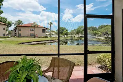 Image de Wg-near Beaches and Img, Pool, Tennis, Pickleball, Shorewalk condo 2 Bedroom/2 Bath lake view