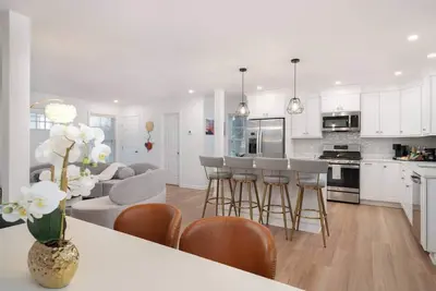 Image de Upscale 4br Retreat at the Reservoir!