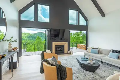 Image de Peak Perfection | Pet-Friendly, Sauna, Hot Tub, Game Room & Views!