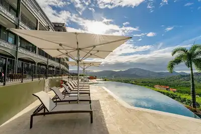 Image de 3 Br-3 baths Luxury condo with 360° views of Flamingo Beach