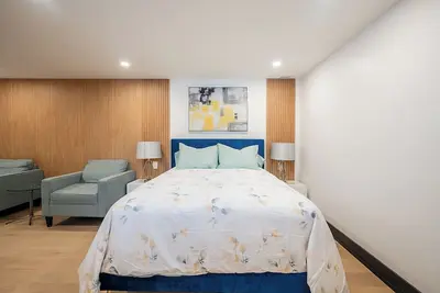 Image de Tranquil 2-bedroom basement with in charming Mississauga
