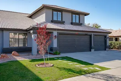 Image de Spacious 4-bedroom house in charming Gilbert. Pool, Ping Pong\/Pool Table & more.