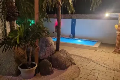 Image de Precious Stone 3bdr-2bths-with pool- central location