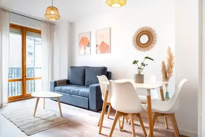 Image de Loira BERDUSÁN: Modern Comfort Near the Ave