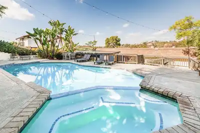 Image de Spacious Oasis w/ Pool, Sauna, and Secret Arcade