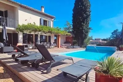 Image de Grande bastide tout confort avec piscine, au milieu des vignes