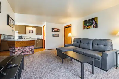 Image de 3 Mi to Lambeau Field: Ideally Located Townhome!