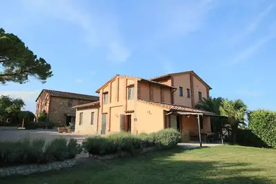 Image de Appartement près du Lac Trasimeno avec Piscine