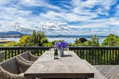 Image de Acacia Bay Views - Large Family Home with Stunning Views