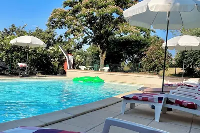 Image de Chalet avec piscine. Vue magnifique!