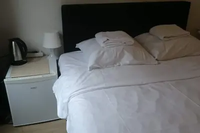 Image de Small triple room, 1 km from center Utrecht