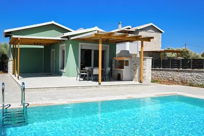 Small Halipoma Laertes into Lefkada town & close to Ai Giannis beach