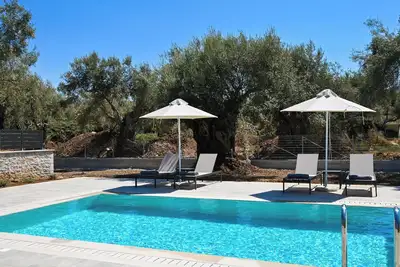 Cosy Halipoma-Tilemahos into Lefkada town & close to Ai Giannis beach