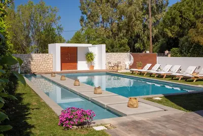 Image de Coastal Chic Luxury Villa La Reina in Ai Giannis Kitesurfers beach paradise