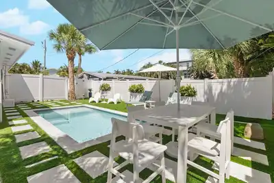 Image de While Away B, 2/2 with New private pool!