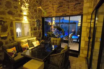 Image de Charming 2-bedroom stone house with  heating svimming pool pleasant İzmir