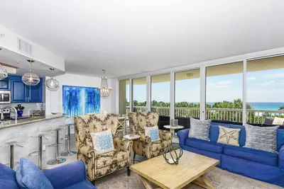 Image de Coastal Beachfront Condo w/ Beach Service Included in Destin! 🏖🐚