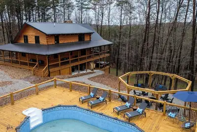 Image de Blackburn Chalet! Pickelball Ct~Pool~Hot Tub~Sauna~Cold Plunge~Pet Friendly!