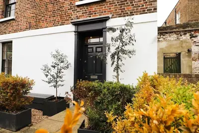 Image de Scandi Cottage in the Old Town w\/ Private Parking, Garden & Log Burner