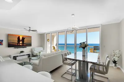 Image de Silver Beach 1003w Beach Front Upscale Condo + Disc. Beach Svc