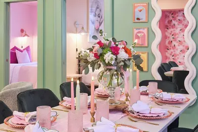 Image de Steps from Broughton, Walk to Shops and Bars