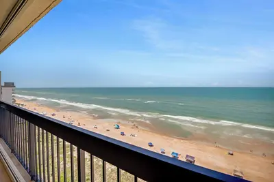Image de Spacious Oceanfront Condo With Spectacular Views On A No-Drive Beach