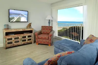 Image de Stunning Afternoon Beach Walk: Spacious Suite w\/ Pool & Pristine Beach Access