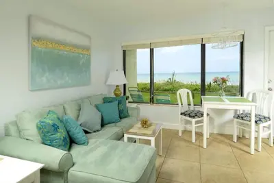 Image de Scenic Ocean Front Getaway w\/ Patio | Morning Breakfast w\/ View