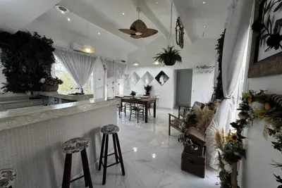 Image de Spacious 14person retreat w Private Beach Access