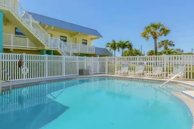 Image de Soothing Seaside Stay: Scenic by the Ocean with Kitchen