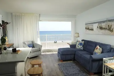 Image de Sandy Stay: Spacious Suite with Kitchen & Ocean Front | Stunning Sunset