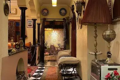 Image de Appartement Authentique avec Terrasse Arborée