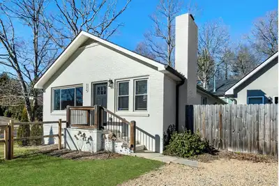 Image de Cozy Cottage - Heart of Black Mountain, Pets Ok!