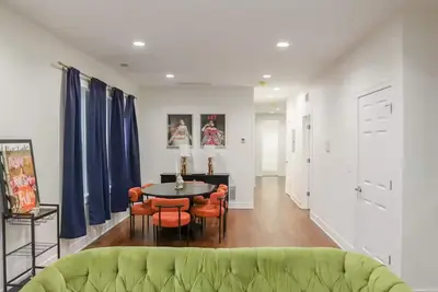 Image de Welcome to Lux! 2br in Chicago!