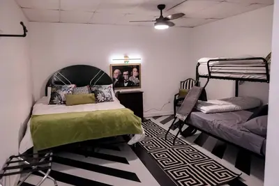 Image de King Bed - Air Hockey - Games - Foosball - Summer Pool - Shuffleboard