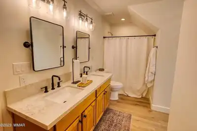Image de Luxurious 4-bedroom cabin with WiFi and Ac in tranquil Show Low