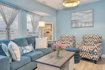 Image de Enjoy Seafoam Dreams at this Coastal Home Away From Home