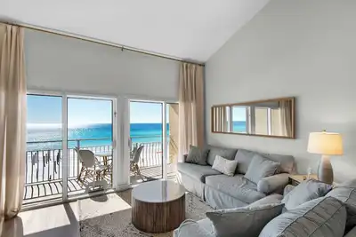 Image de Crystal Sands, 2 Br, Gulf Front, Renovated, Beach Service, Pool, Grill