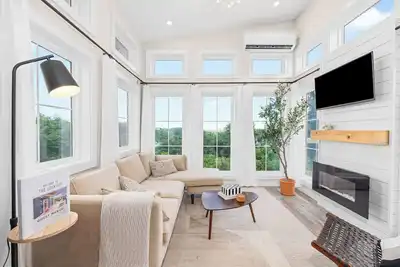 Image de Modern, Fast Wifi, Great Views near Downtown!