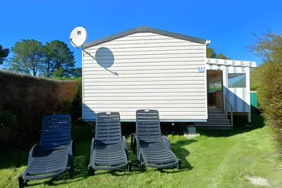 Image de Appartement 'Mobil Home Luxueux - 40 M2' avec piscine privée, terrasse et climatisation
