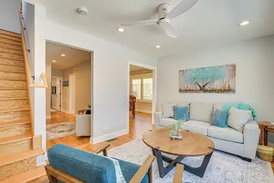 Image de 2 Mi to Northwestern: Updated Home w\/ Game Room!