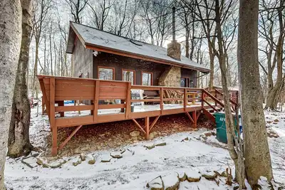 Image de Cozy Pocono house w/ private hot tub, pools, community amenities + pet friendly