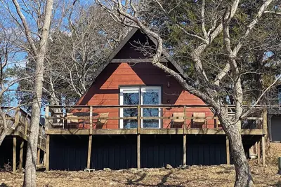 Image de Lakeside A-Frame Cabin | Calm Waters Resort | Boat Slips & Rentals | Free Kayaks & Paddleboards | Guided Fishing & Lake Tours!
