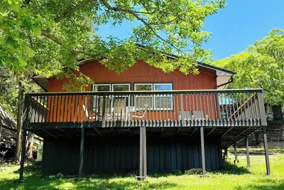 Image de Lakeside Cabin | Calm Waters Resort | Boat Slips & Rentals | Free Kayaks & Paddleboards | Guided Fishing & Lake Tours!